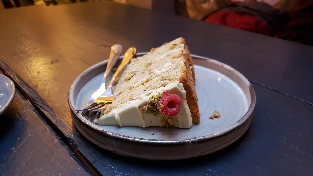 Lux Cake – cake shop in Becontree, London